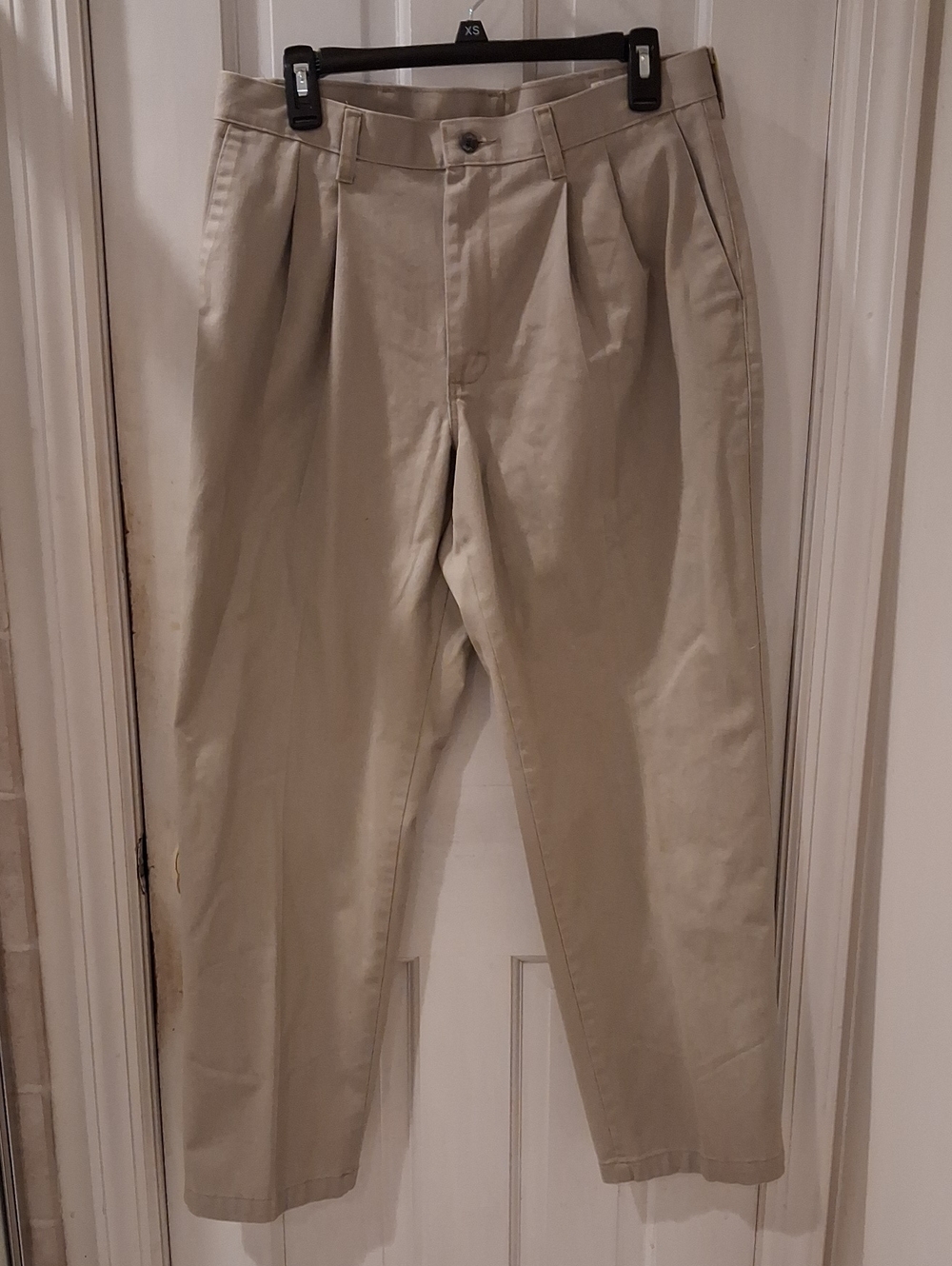 Lee Men's Pleated Chinos — Beige/Tan